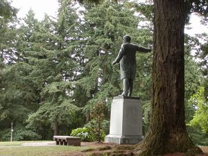 Mount Tabor statue of Harvey Scott.JPG