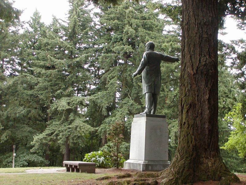File:Mount Tabor statue of Harvey Scott.JPG