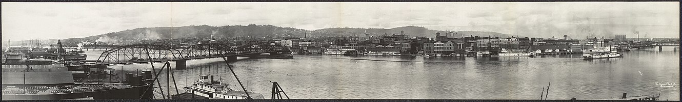 Willamette River at Portland, Oregon, 1908.jpg