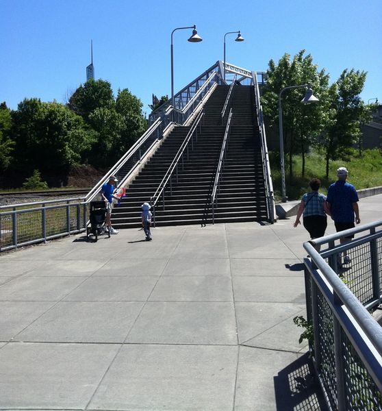 File:Stairway at north end of Eastside Esplanade.jpg